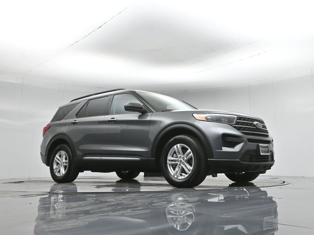 Certified 2023 Ford Explorer XLT RWD image 4