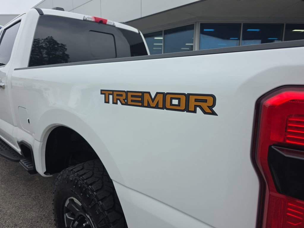 Certified 2024 Ford F250 Platinum w/ Tremor Off-Road Package AWD/4WD image 18