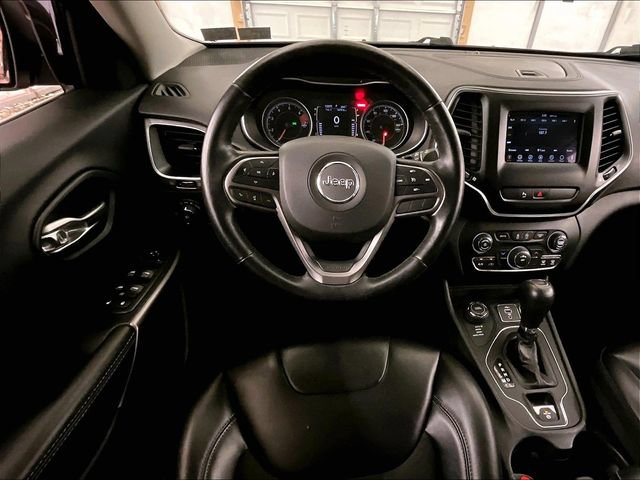 Used 2020 Jeep Cherokee Latitude Plus AWD/4WD image 5