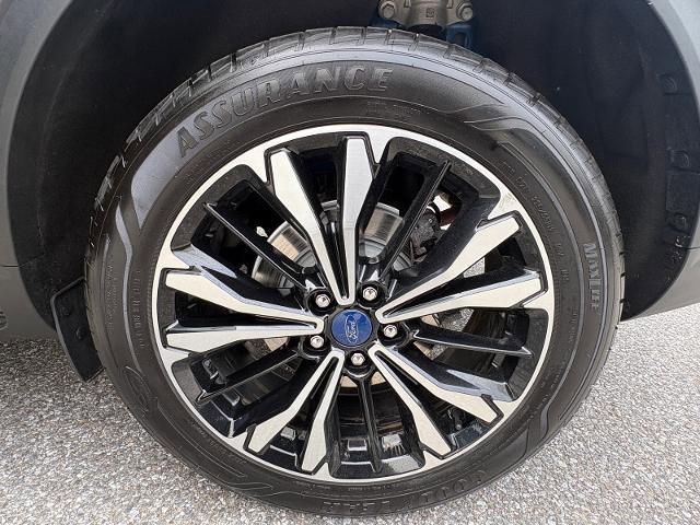 Certified 2022 Ford Escape SEL w/ SEL Stealth AWD Package image 38