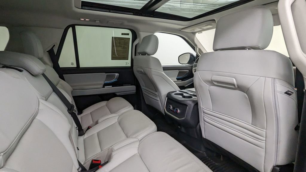 Certified 2025 Ford Expedition Platinum image 41