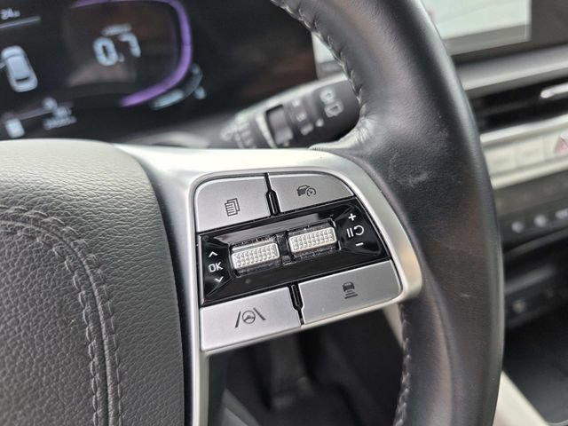 Used 2025 Kia Telluride S FWD image 17