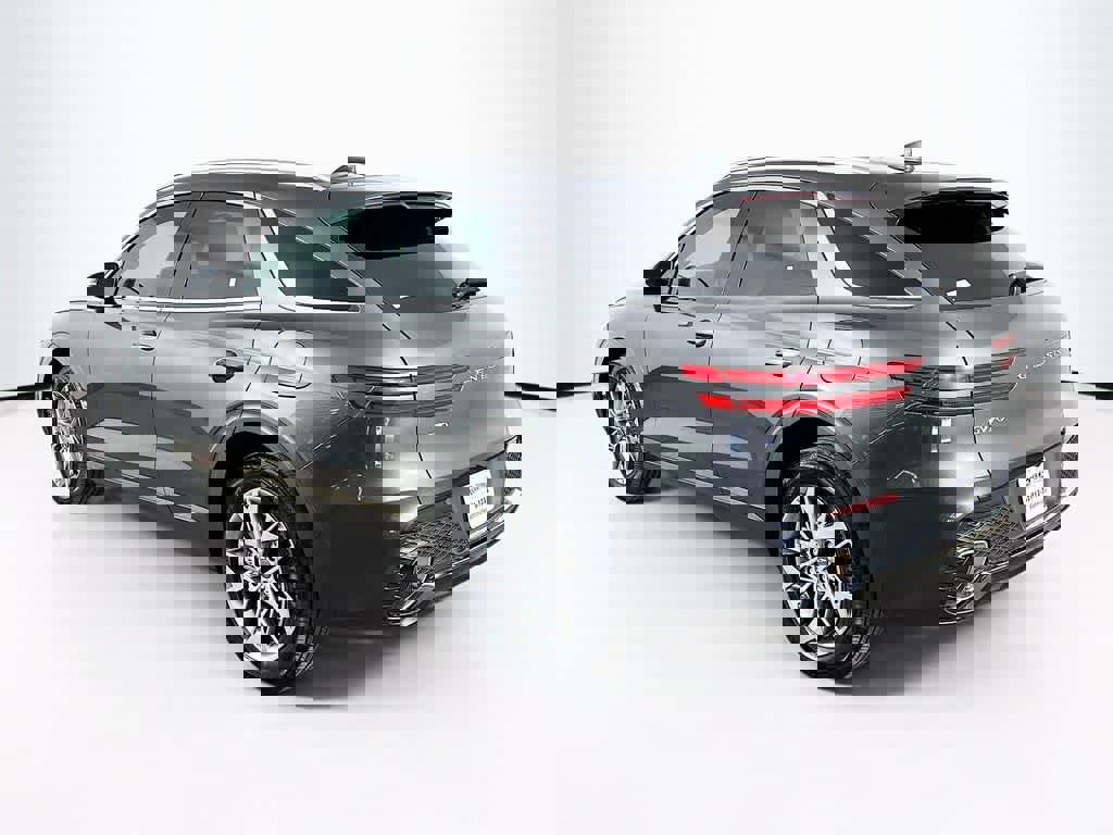 Used 2025 Genesis GV70 2.5T image 3