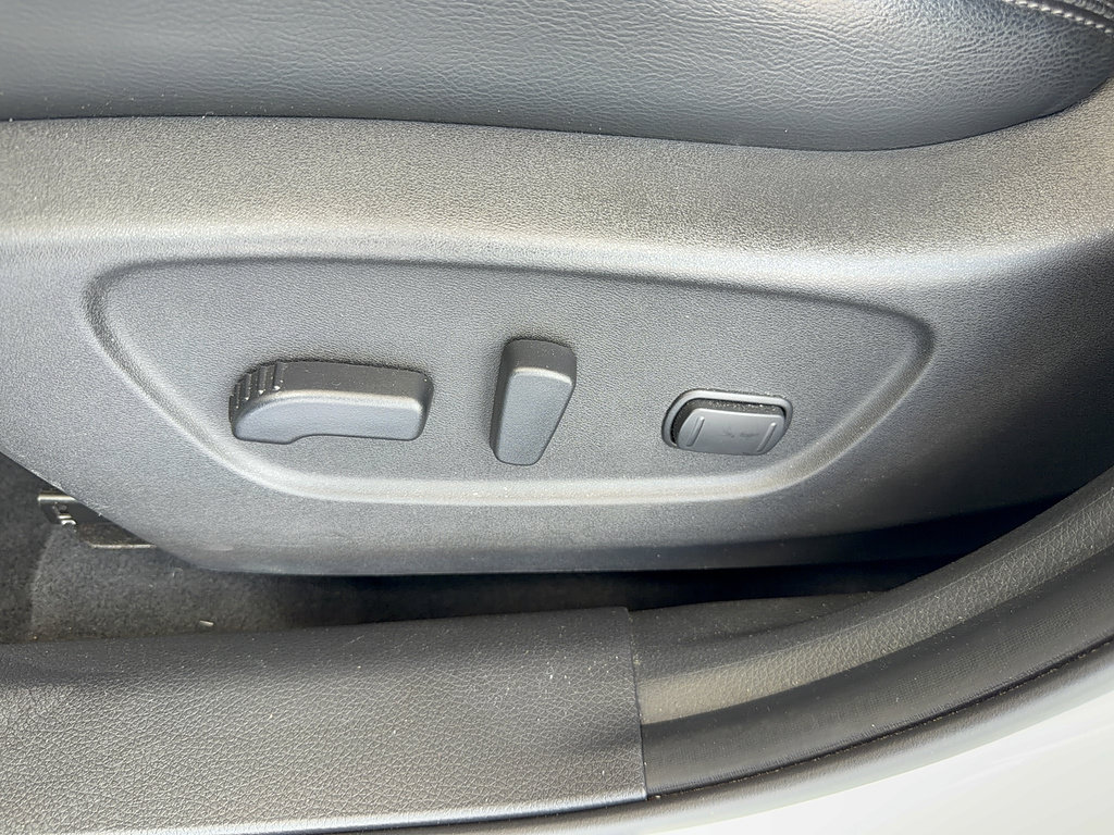 Used 2018 Nissan Rogue SL w/ Premium Package FWD image 34