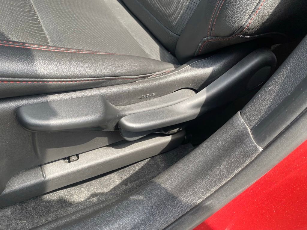 Used 2025 Chevrolet Trax RS FWD image 15