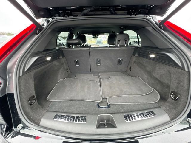 Used 2025 Cadillac XT4 Premium Luxury image 26