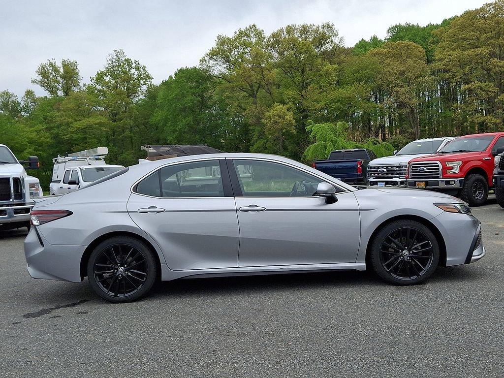 Used 2022 Toyota Camry XSE FWD image 7