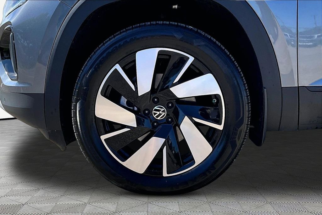 Used 2024 Volkswagen Atlas Cross Sport SE AWD/4WD image 9
