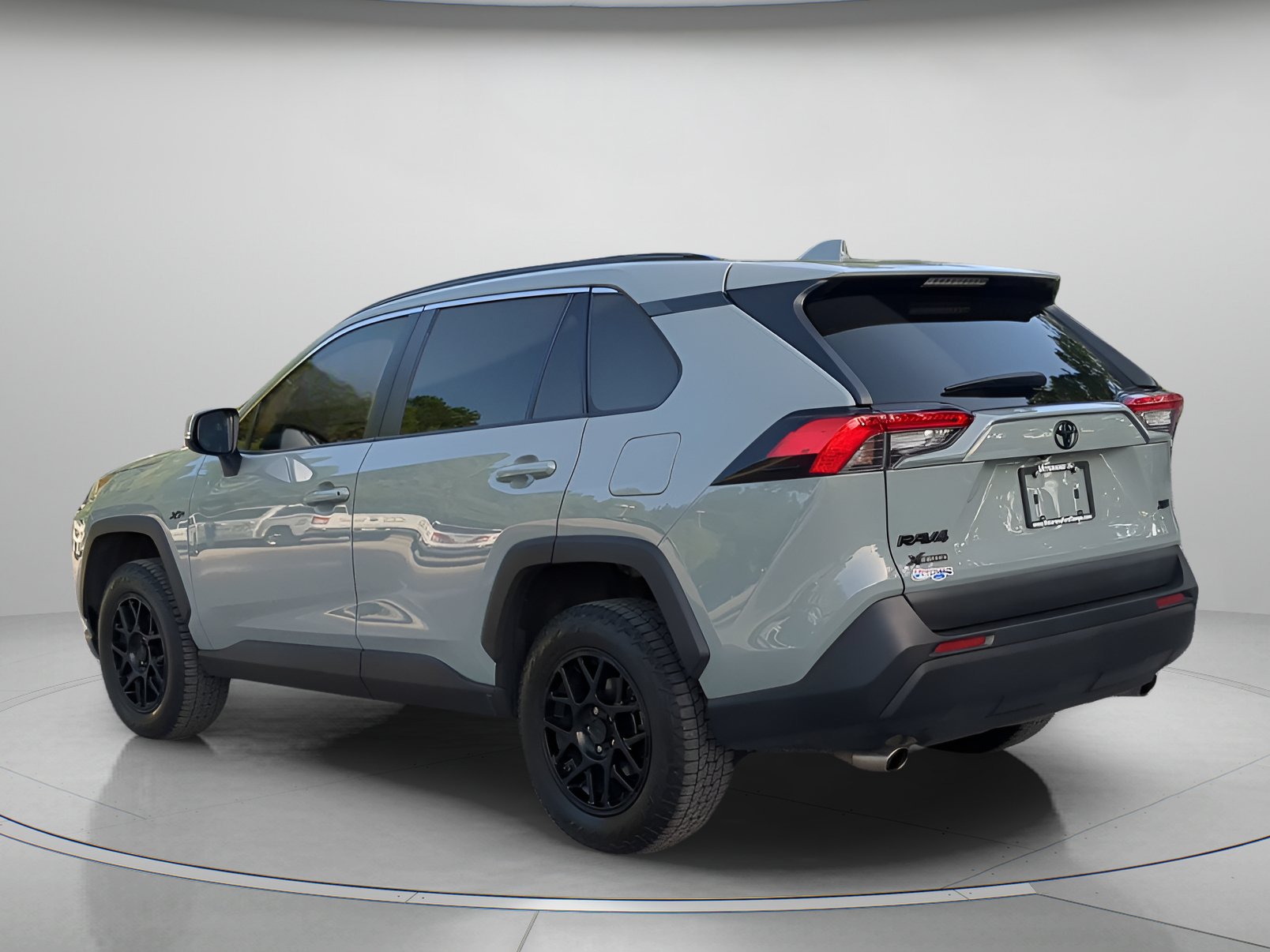 Used 2022 Toyota RAV4 XLE w/ Convenience Package FWD image 42