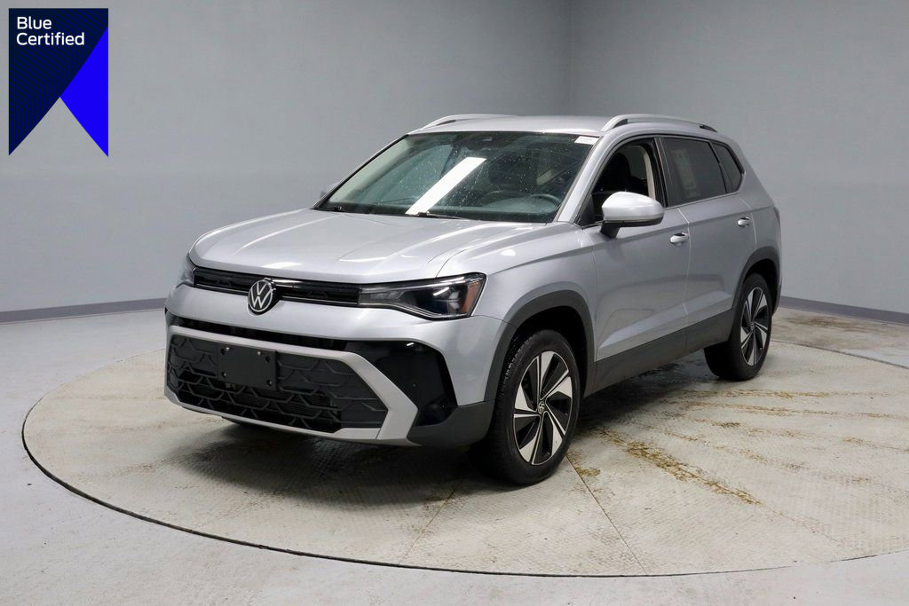 Used 2025 Volkswagen Taos SE image 1