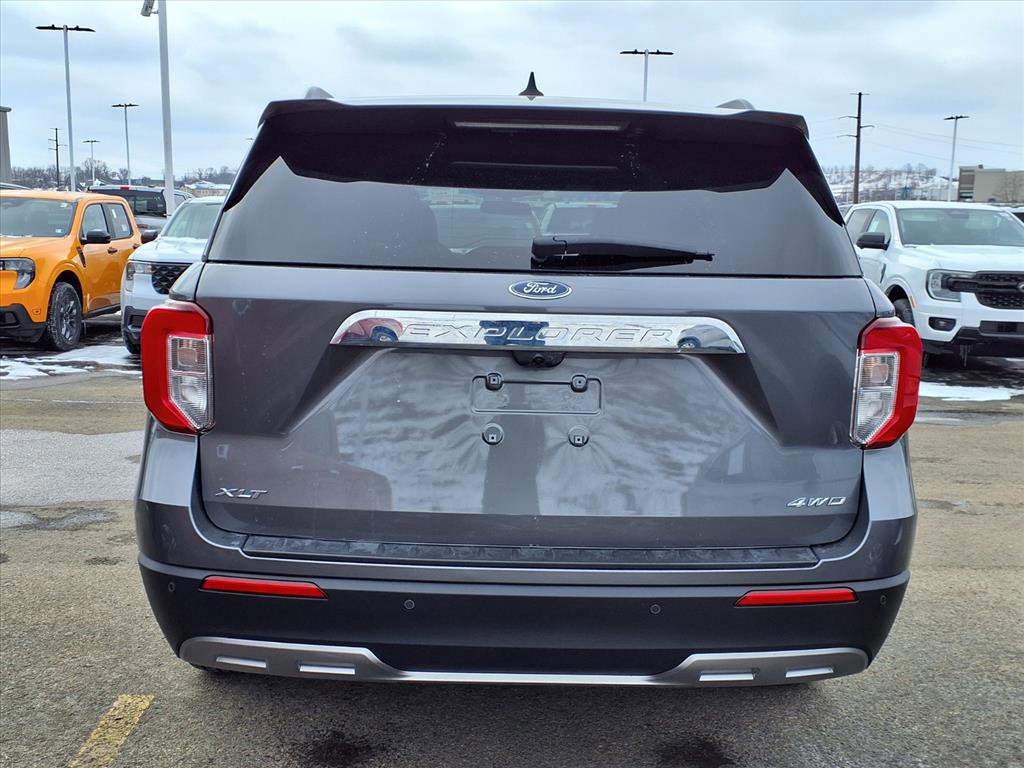 Certified 2022 Ford Explorer XLT w/ Equipment Group 202A image 3