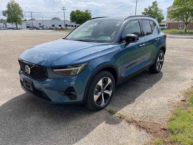 Used 2025 Volvo XC40 B5 Plus AWD/4WD image 31