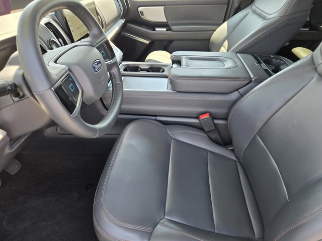Certified 2025 Ford Expedition Active AWD/4WD image 19