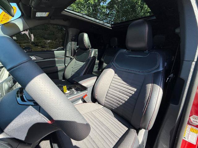 Certified 2026 Ford Explorer ST-Line AWD/4WD image 5