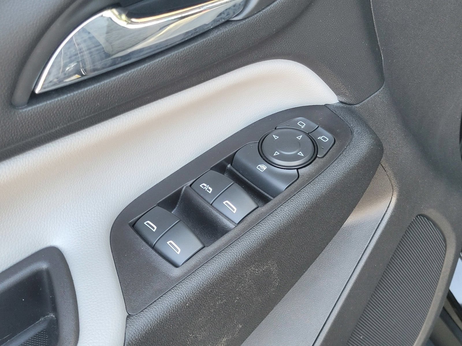 Used 2021 Chevrolet Equinox LS AWD/4WD image 17