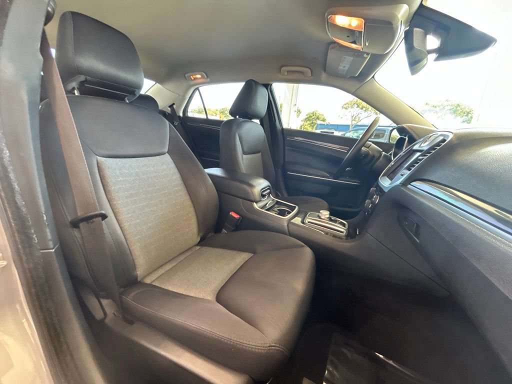 Used 2021 Chrysler 300 Touring w/ Sport Appearance Package RWD image 25