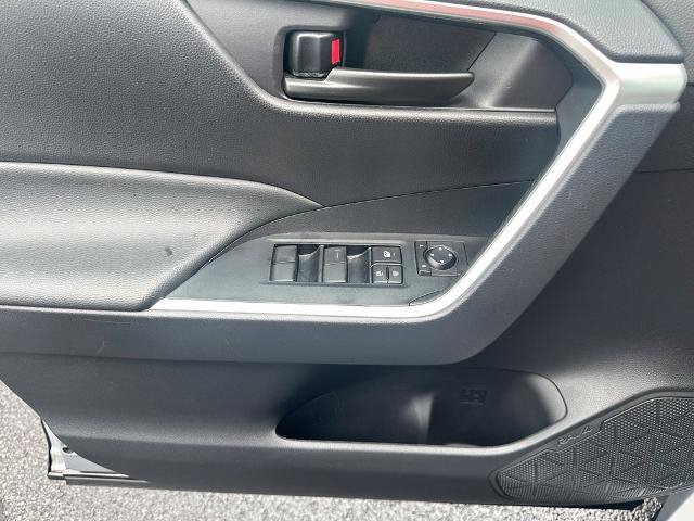 Used 2025 Toyota RAV4 LE AWD/4WD image 12