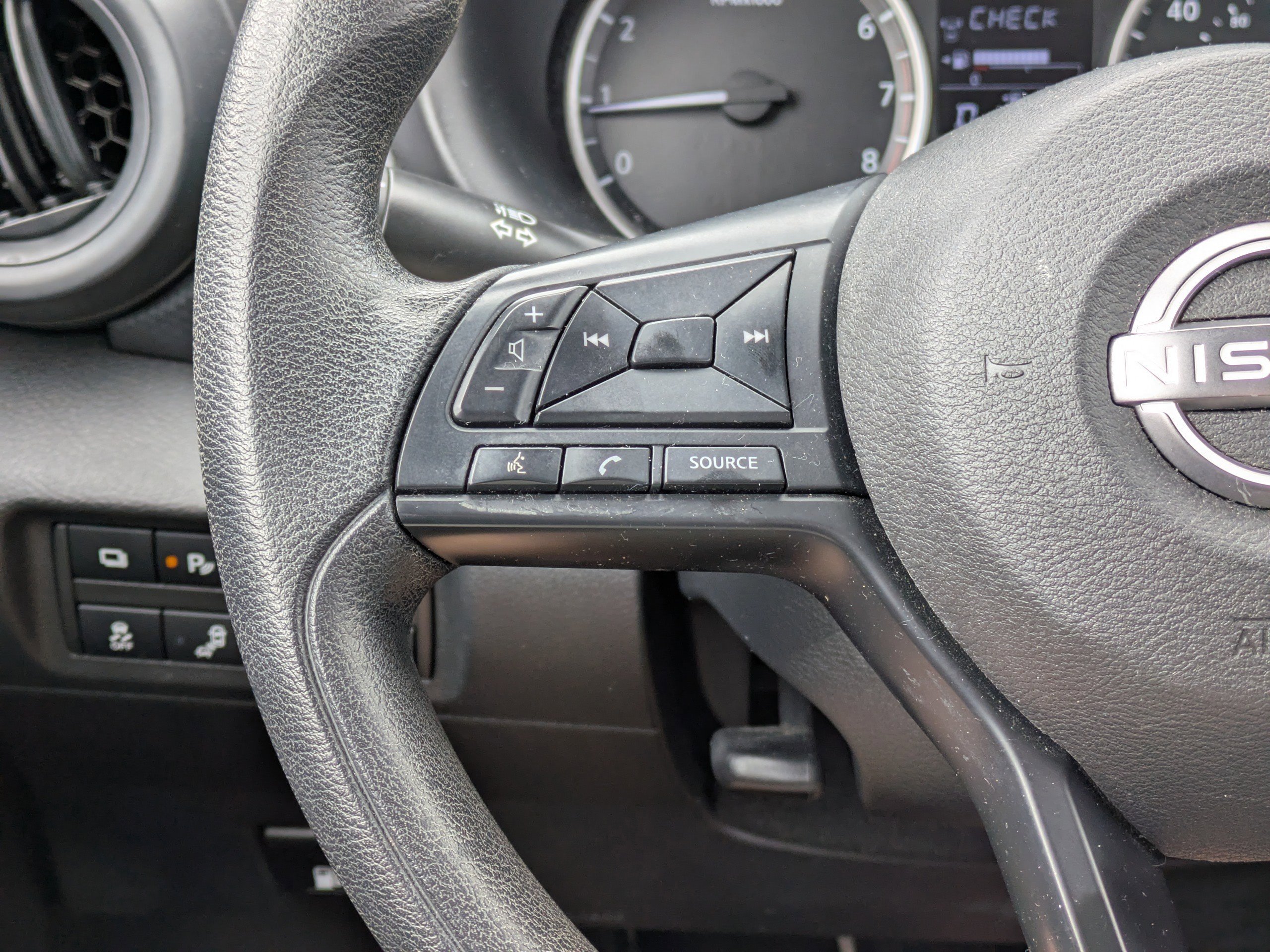 Used 2023 Nissan Kicks S image 18