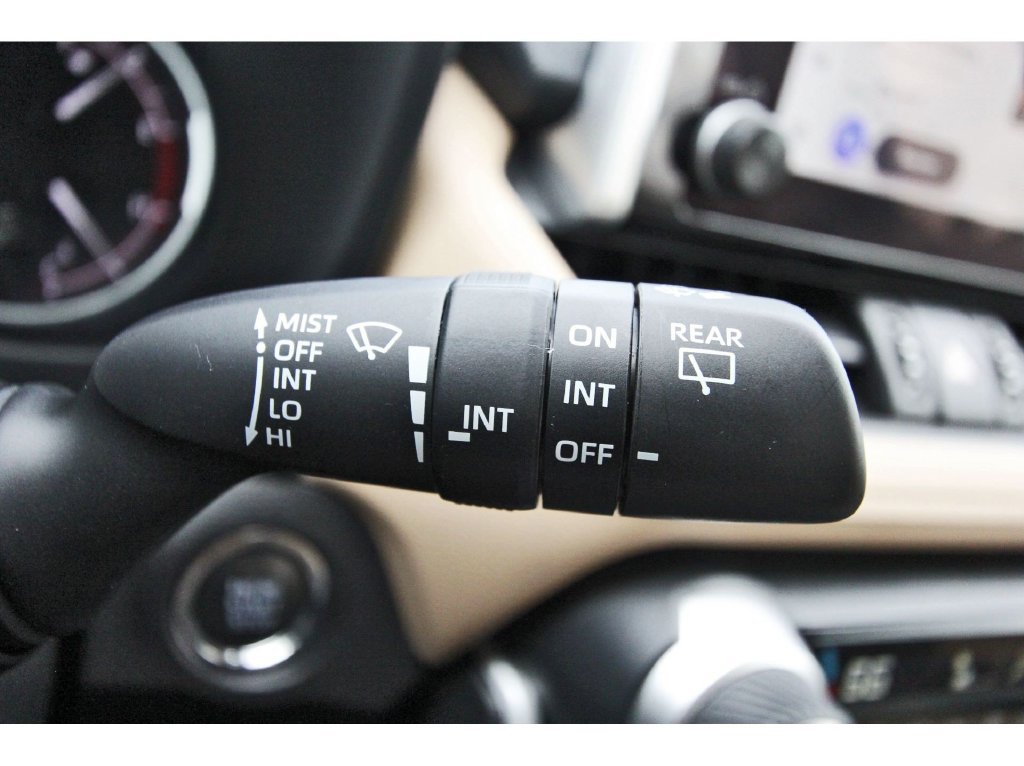 Used 2025 Toyota RAV4 XLE Premium w/ Blackout Package (GST) FWD image 19