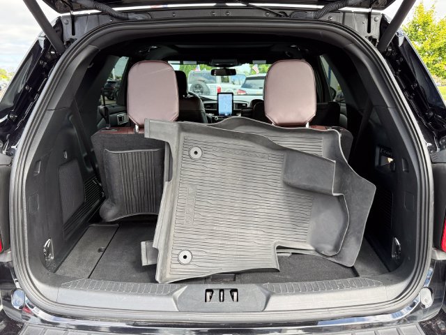 Certified 2023 Ford Explorer Platinum w/ Technology Package AWD/4WD image 29