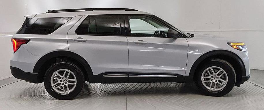 Certified 2025 Ford Explorer Active image 2