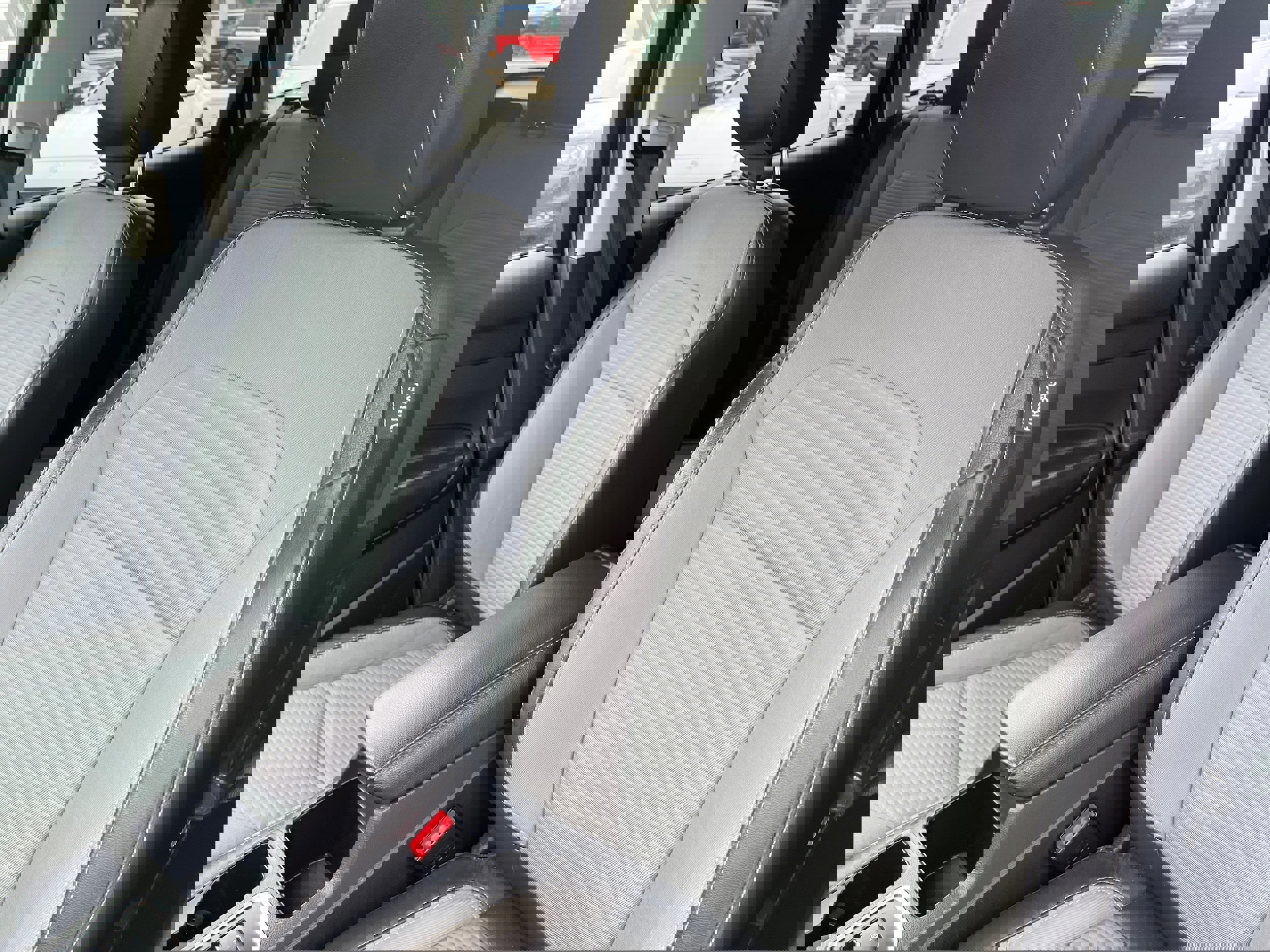 Certified 2018 Ford Escape SE w/ Ford Safe & Smart Package image 9