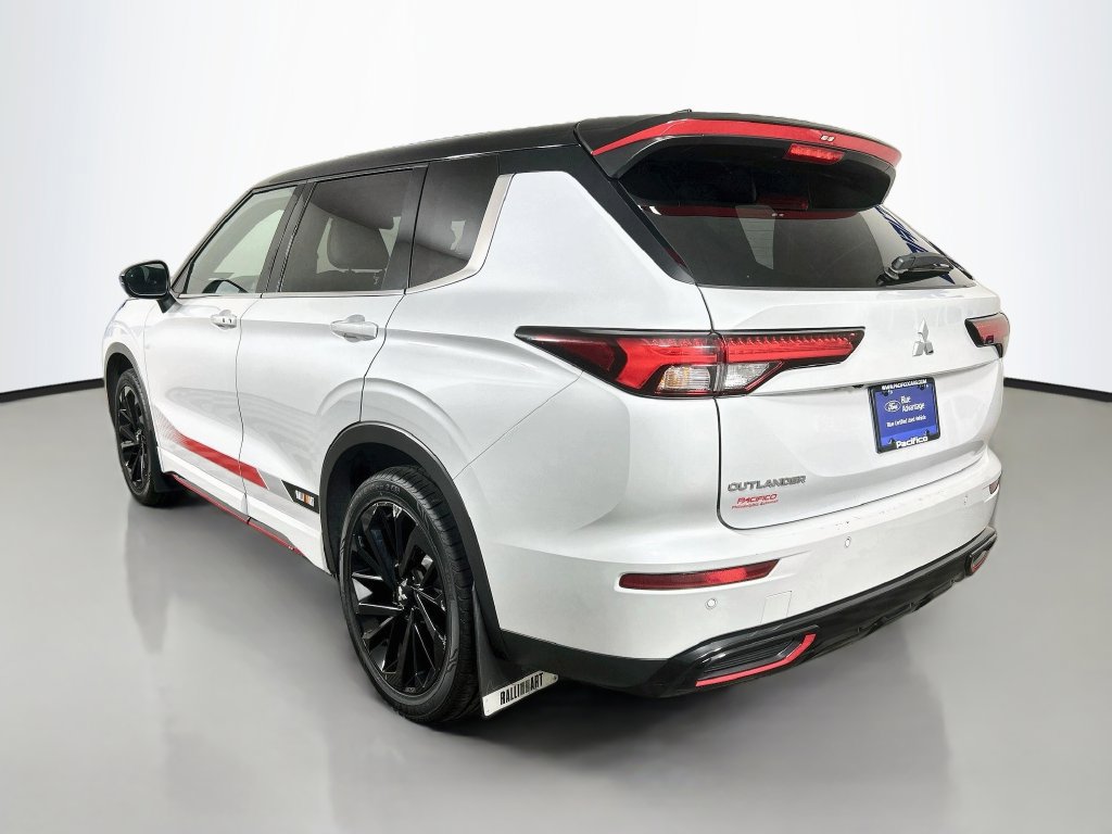Used 2024 Mitsubishi Outlander AWD image 5