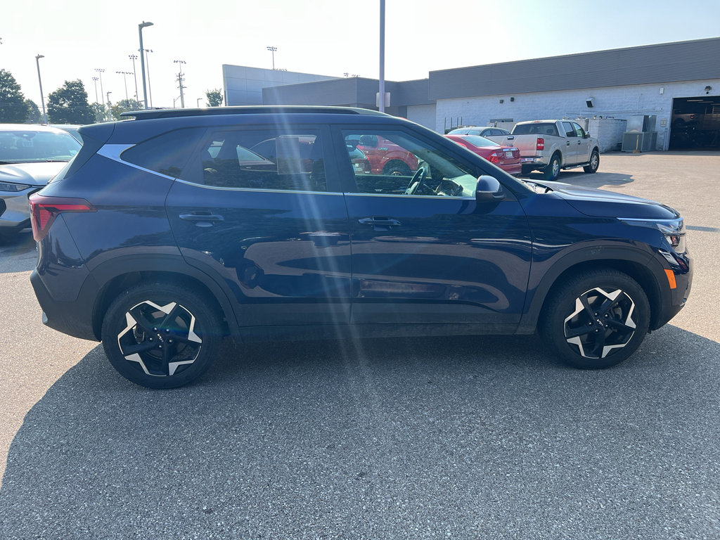 Used 2024 Kia Seltos EX AWD/4WD image 9