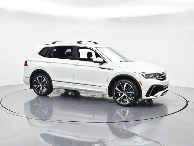 Used 2023 Volkswagen Tiguan SEL R-Line AWD/4WD image 3
