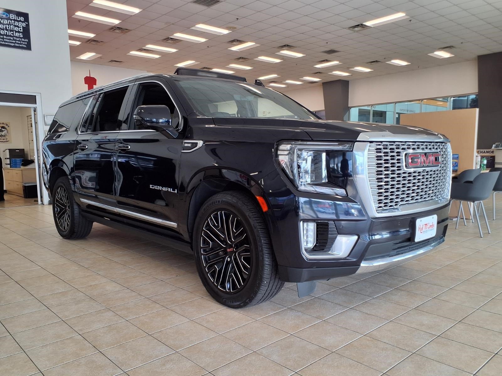 Used 2022 GMC Yukon XL Denali w/ Denali Ultimate Package AWD/4WD image 4