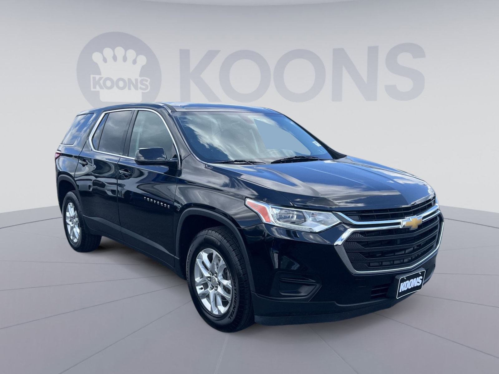 Used 2019 Chevrolet Traverse LS FWD image 2