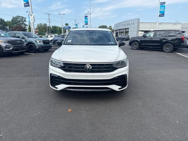 Used 2024 Volkswagen Tiguan SE R-Line AWD/4WD image 2