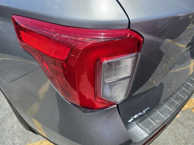 Certified 2023 Ford Explorer XLT w/ Equipment Group 202A RWD image 6