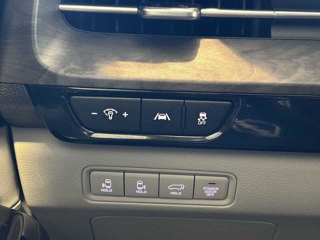 Used 2024 Kia Carnival EX image 17