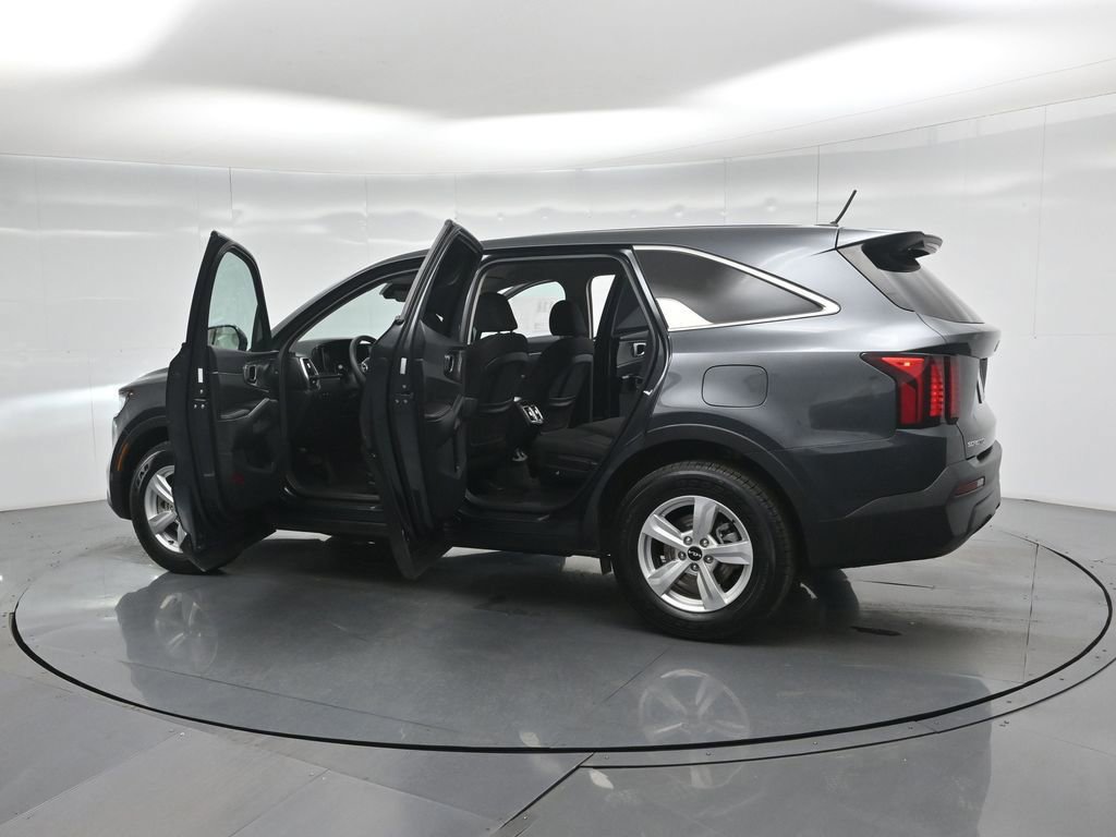 Used 2023 Kia Sorento LX image 56