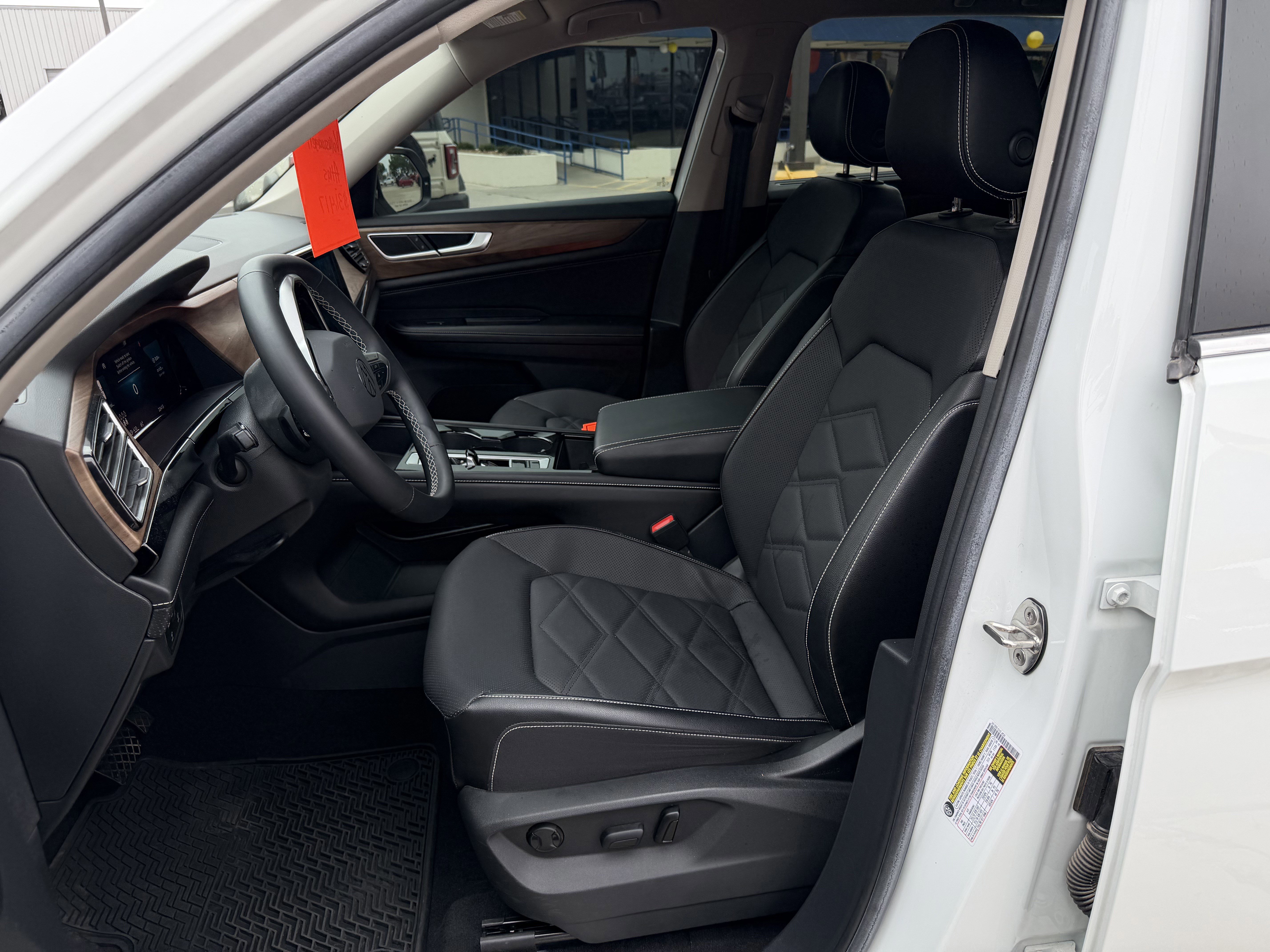 Used 2024 Volkswagen Atlas SE FWD image 16