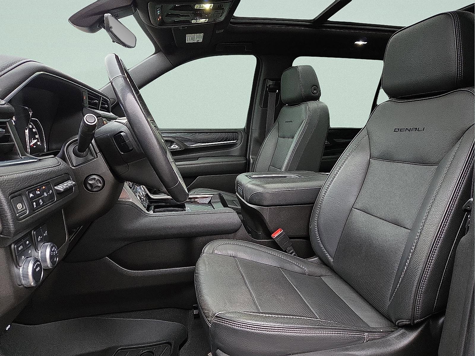 Used 2021 GMC Yukon XL Denali w/ Denali Premium Package image 15