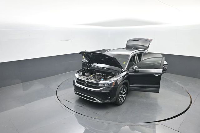 Used 2022 Volkswagen Taos SE image 37