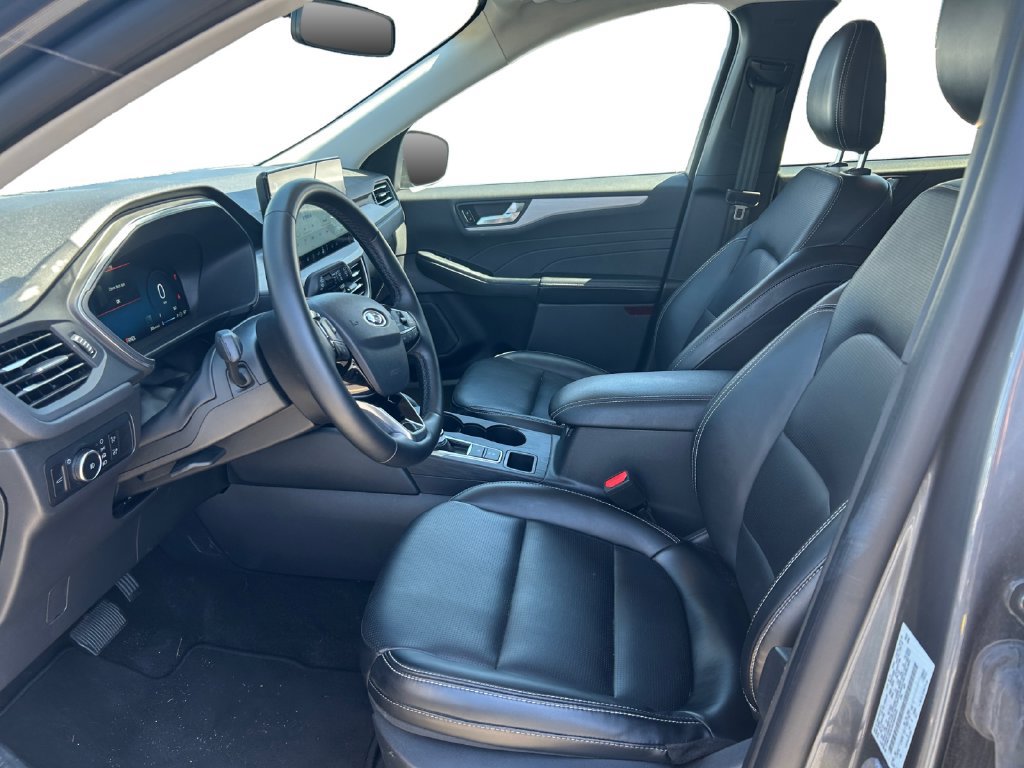 Certified 2025 Ford Escape Platinum AWD/4WD image 10