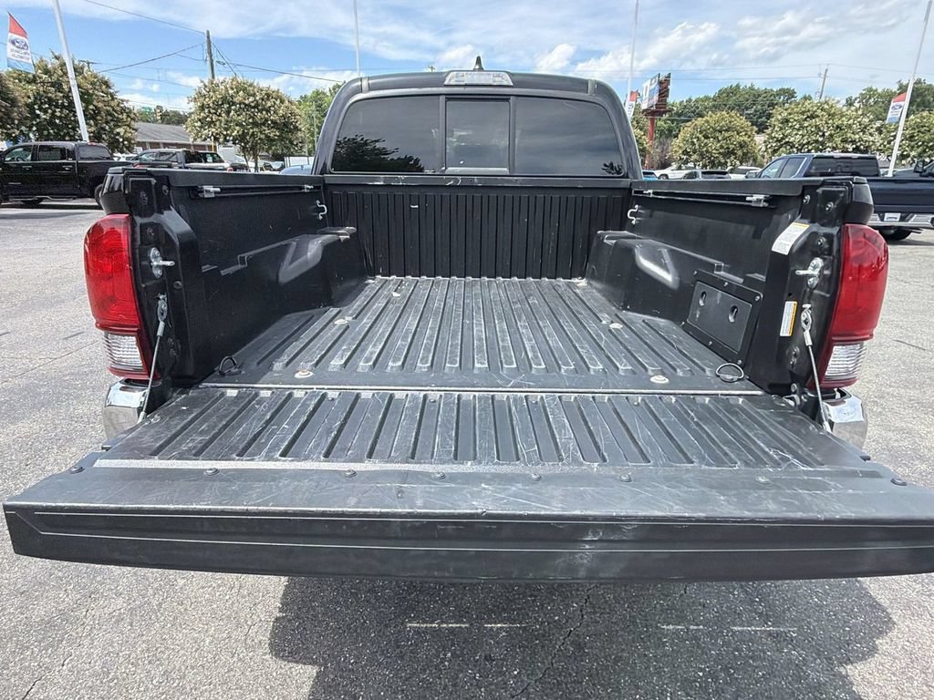 Used 2022 Toyota Tacoma SR5 RWD image 23