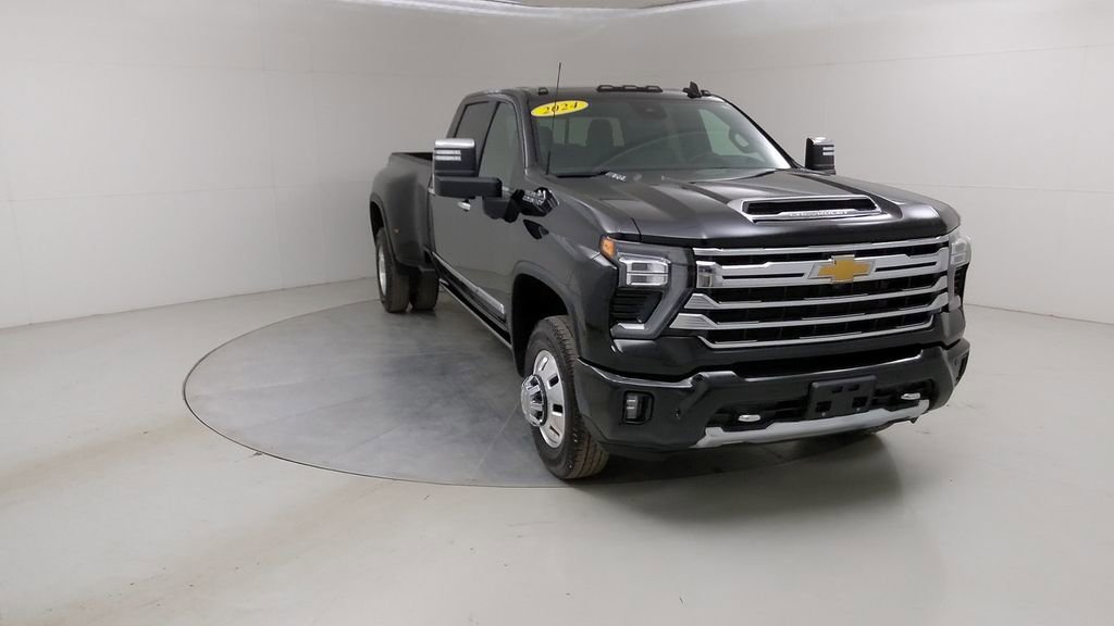 Used 2024 Chevrolet Silverado 3500 High Country w/ High Country Premium Package image 10