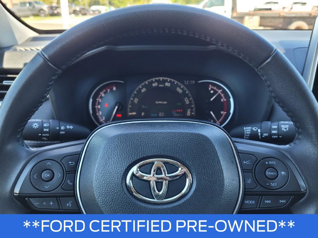 Used 2024 Toyota RAV4 XLE Premium FWD image 32