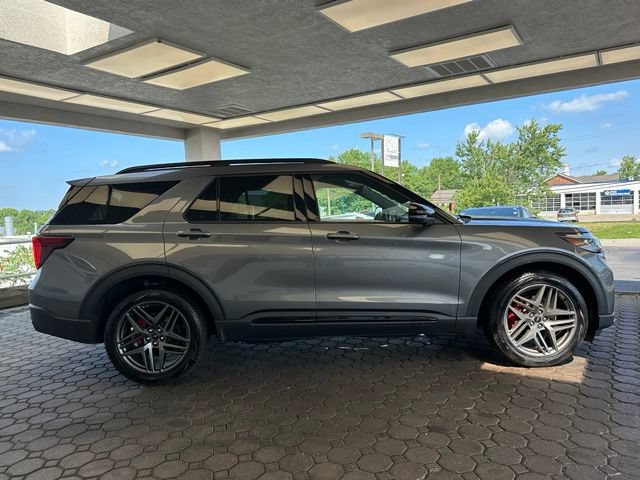 Certified 2025 Ford Explorer ST AWD/4WD image 4