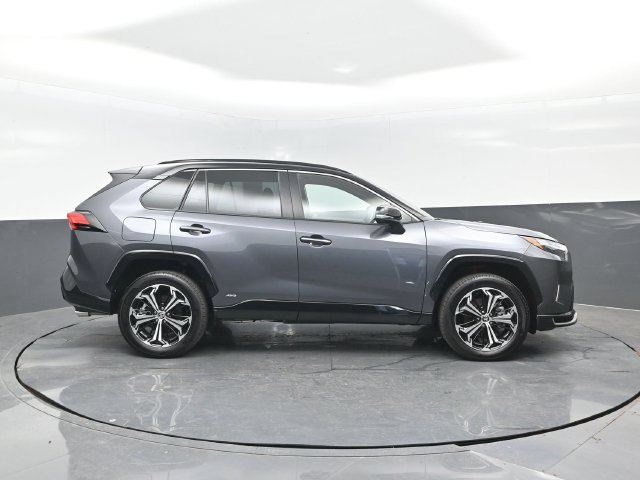 Used 2025 Toyota RAV4 XSE AWD/4WD image 3
