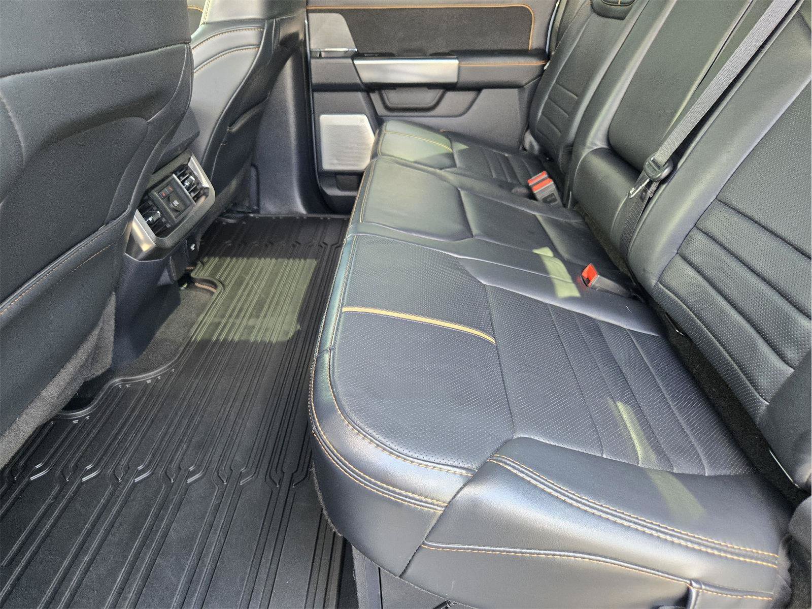 Certified 2024 Ford F250 Platinum w/ FX4 Off-Road Package AWD/4WD image 30