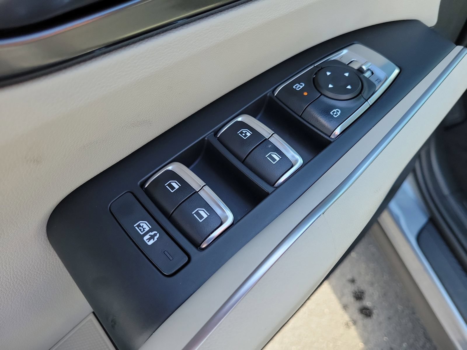 Used 2025 Kia Sorento S FWD image 15