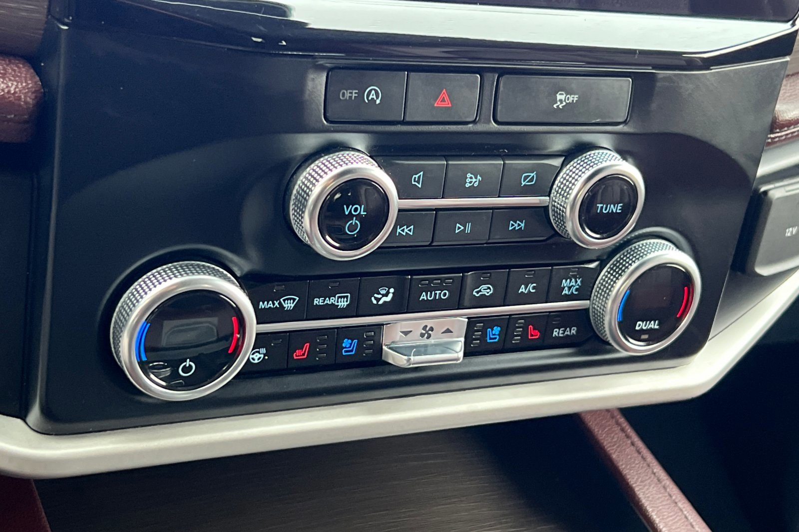 Certified 2024 Ford Expedition Limited image 23