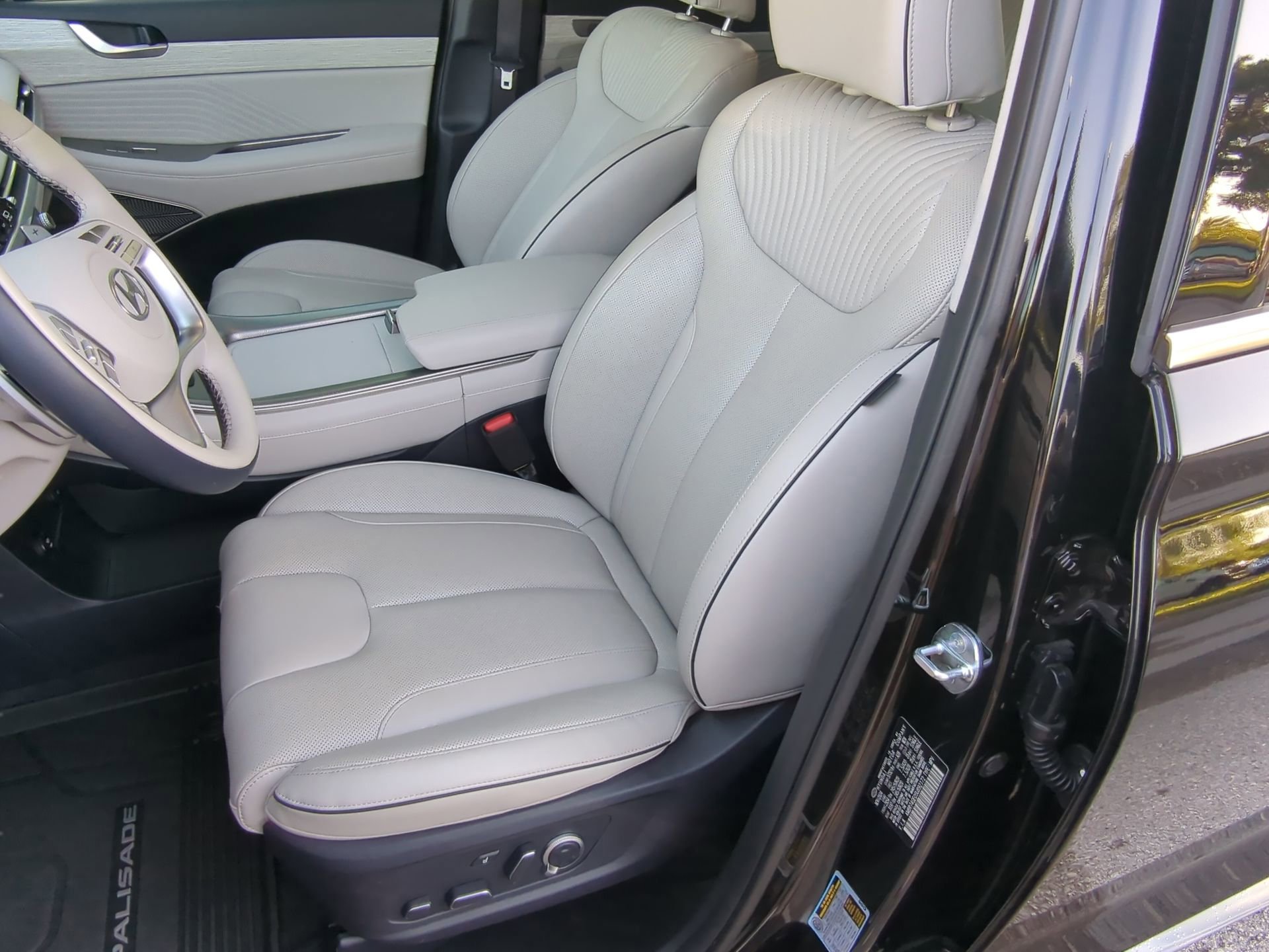 Used 2025 Hyundai Palisade Calligraphy FWD image 57