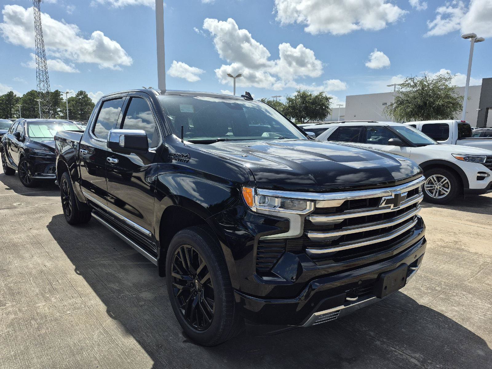 Used 2023 Chevrolet Silverado 1500 High Country w/ Technology Package AWD/4WD image 18