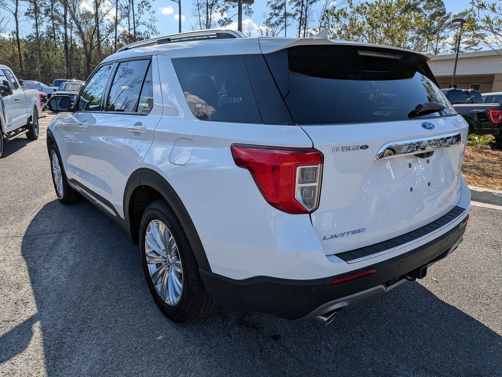 Certified 2023 Ford Explorer Limited w/ Equipment Group 301A image 3